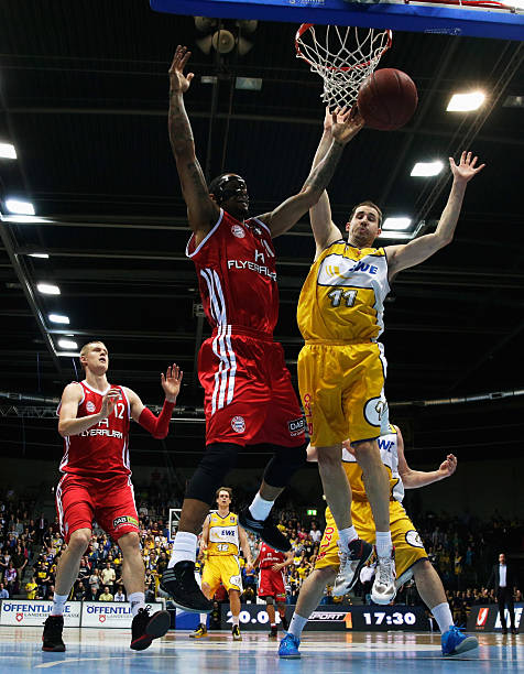 哈登时隔4 哈登时隔4